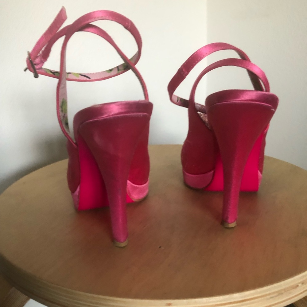 Betsey Johnson Pink “Stevie” Pumps Sz 6 - Picture 6 of 9